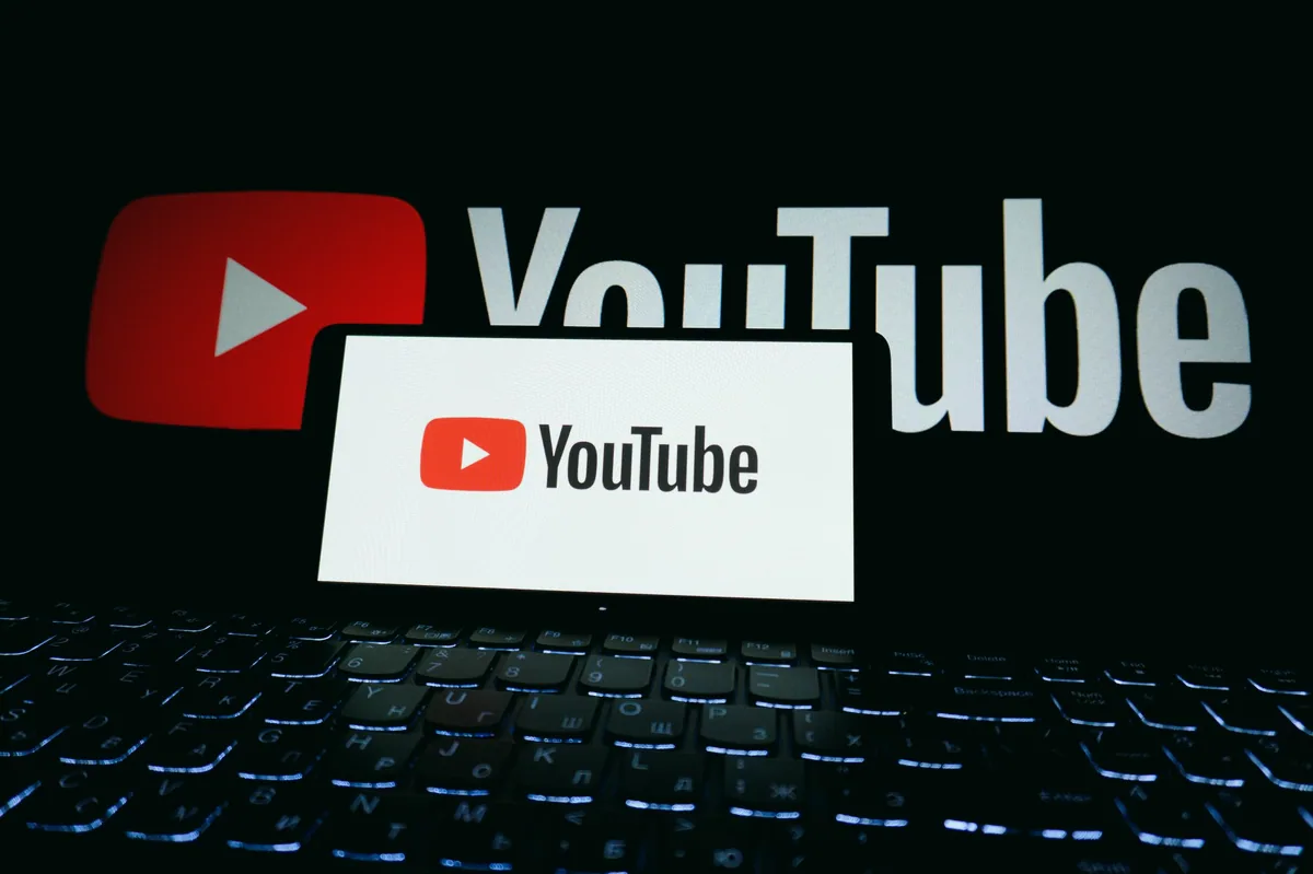 Dizüstü bilgisayarda açık YouTube Studio paneli